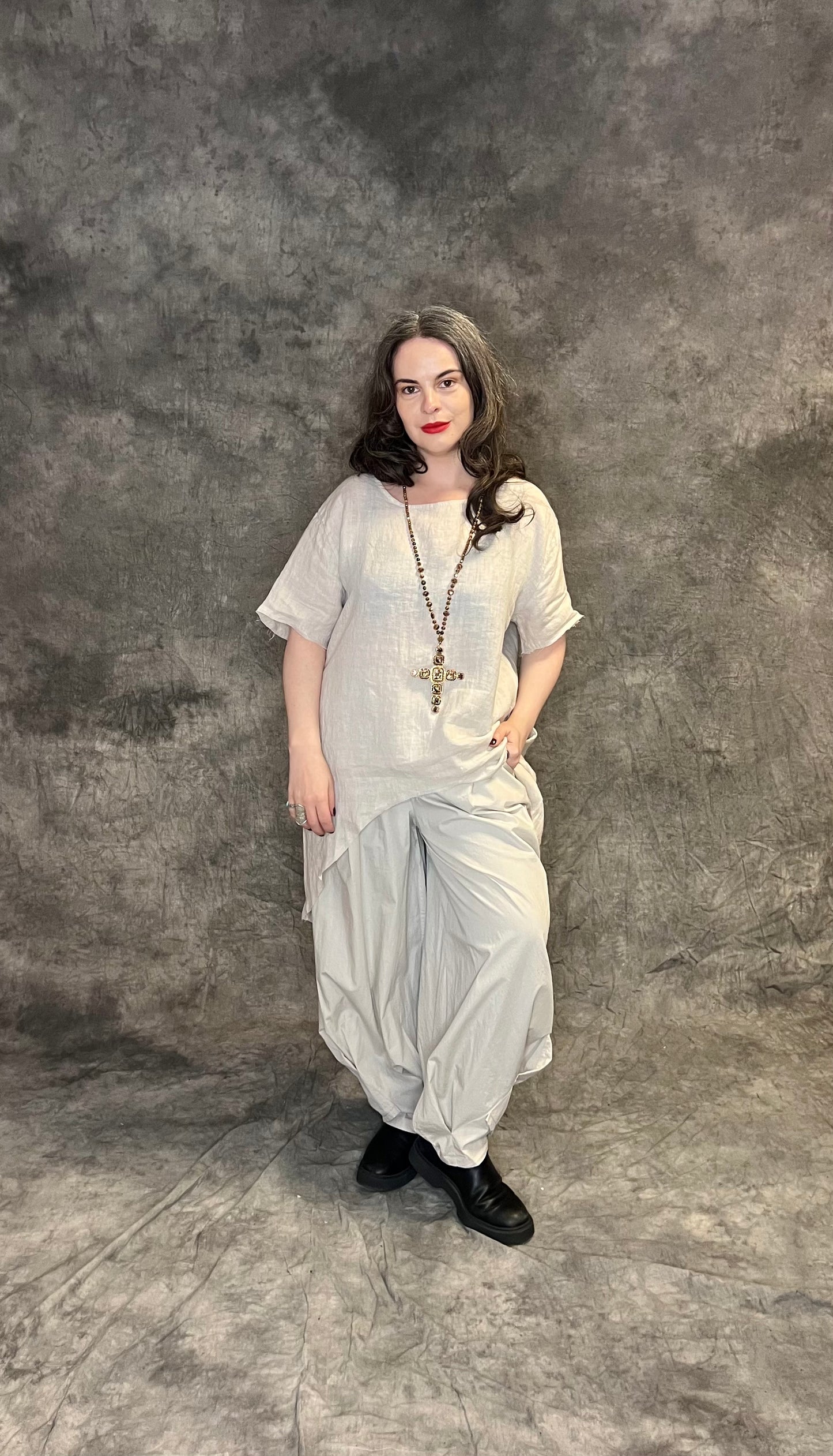 Provocation Single Cross Necklace in Gold