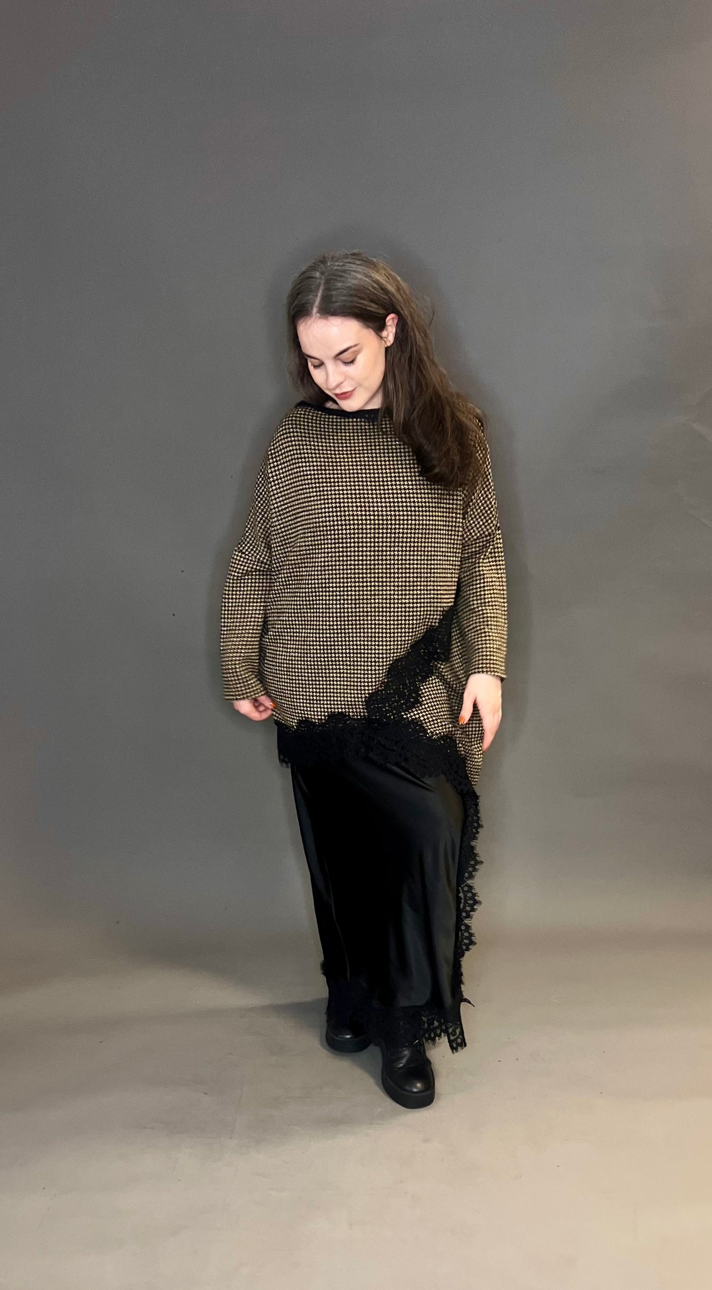 ID Clothing Check and Lace Detail Top