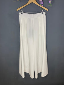 ID Palazzos, in Off White.